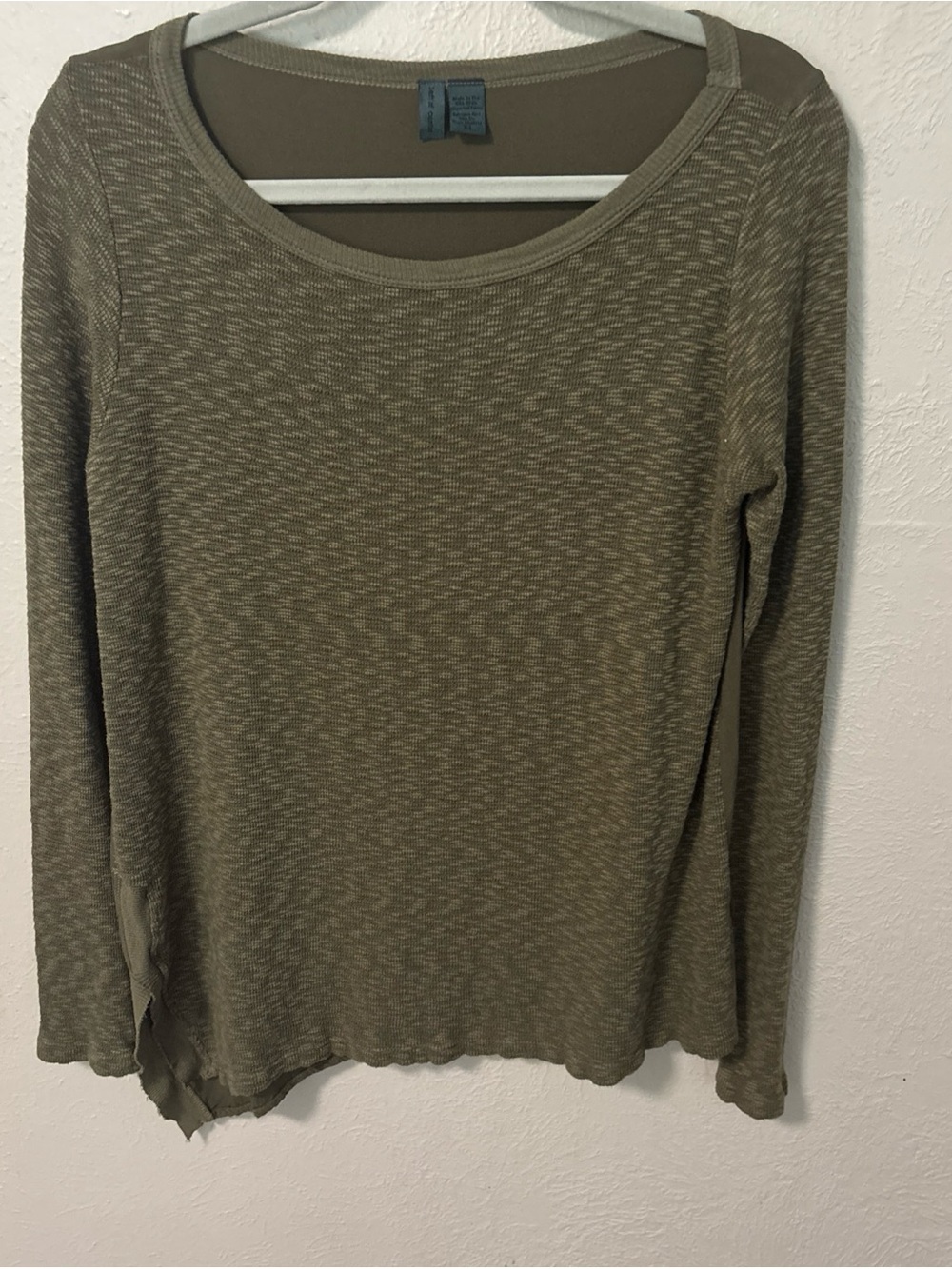 Women’s Olive Scoop Neck Long-Sleeve Tee